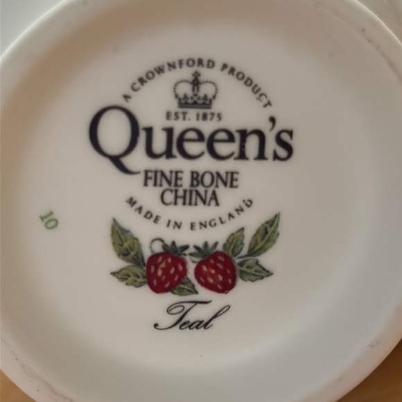 🌺 Crownford Queen's Fine Bone China Strawberry & Vines Pattern Teal Duck Cup - Picture 3 of 4